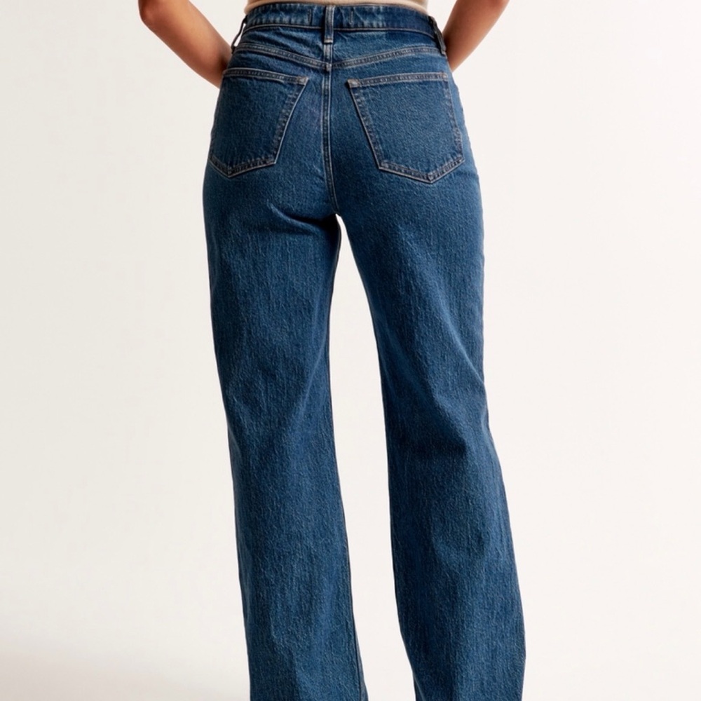 Abercrombie 90’s Relaxed Jean - Picture 4 of 6